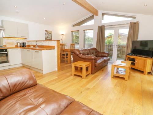 1 Miller's Island Looe - image 14