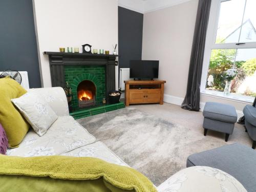 2 Emma Place Bodmin - main image