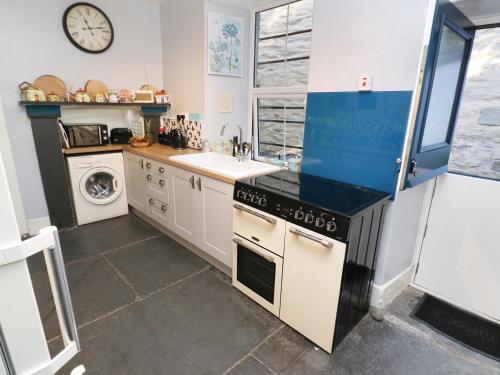 2 Emma Place Bodmin - image 8