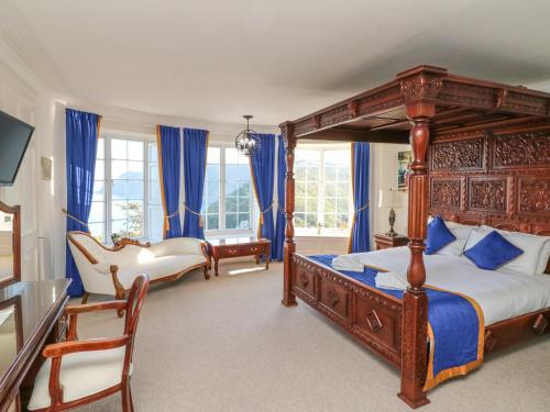 Bayview Tower Lynton - image 2