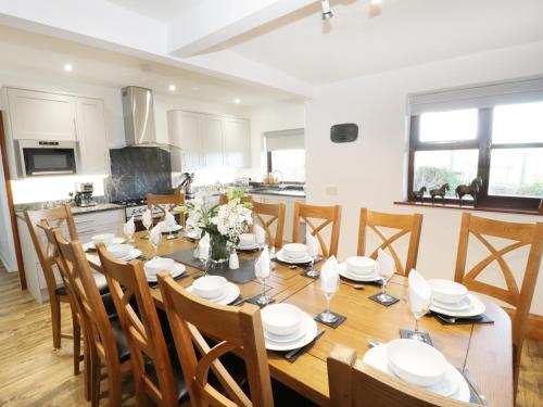 Garth Cottage Denbigh - image 2