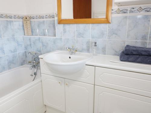 Garth Cottage Denbigh - image 12