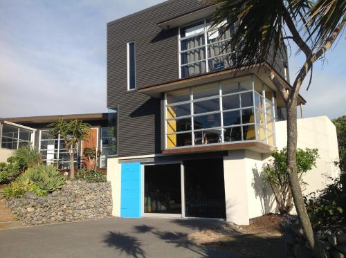Top Floor Bed and Breakfast - Accommodation - Paraparaumu Beach