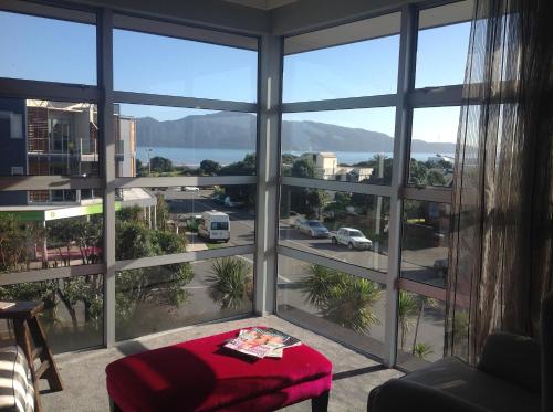Top Floor Bed and Breakfast - Accommodation - Paraparaumu Beach