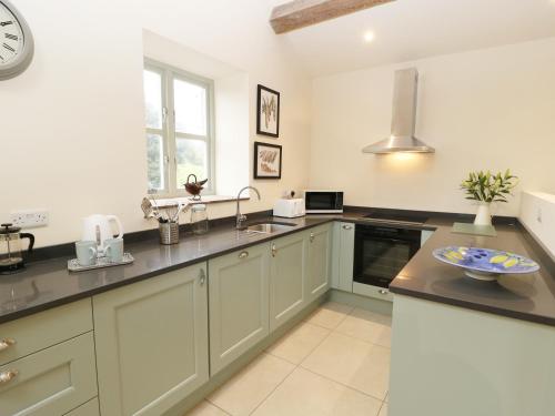 Morgan's Barn Huddersfield - image 5