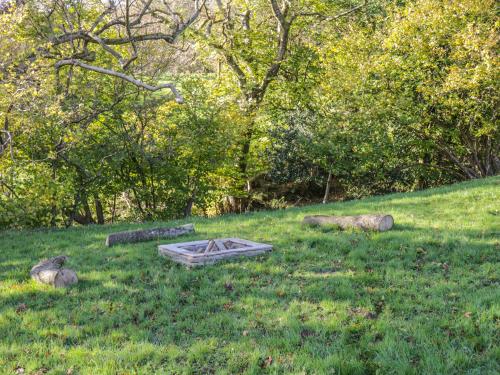 Dingle Den Hereford - image 8