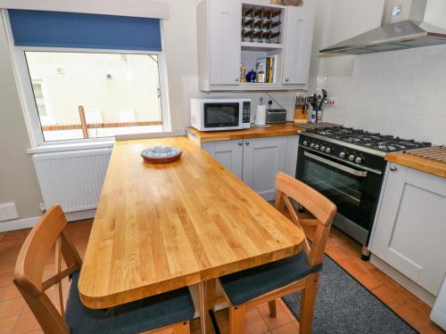 Ashdown House Saundersfoot - image 2