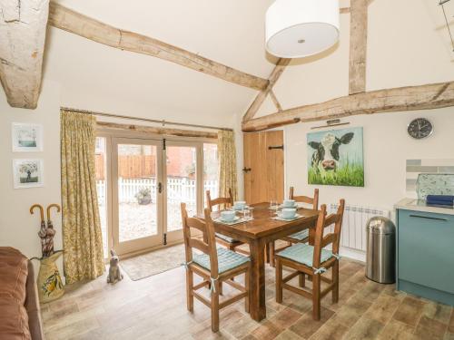 Megs Cottage Tiddington - image 9