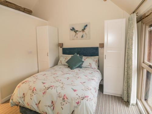 Megs Cottage Tiddington - image 3