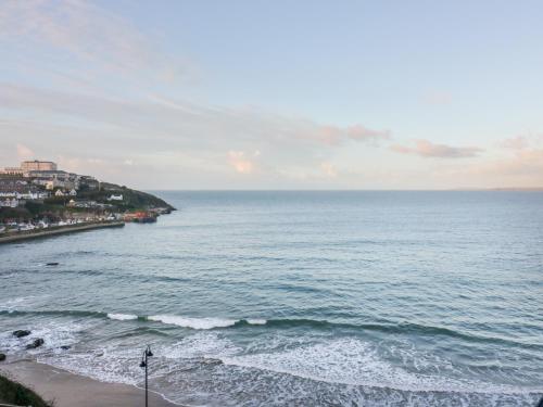 Onshore 6 - Newquay Towan Beach View - image 3
