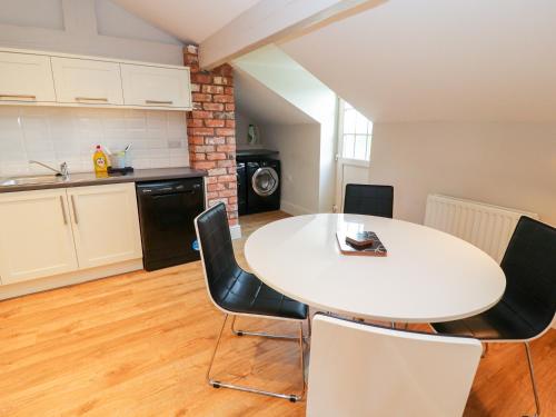 Commonwood Cottage Wrexham - image 5