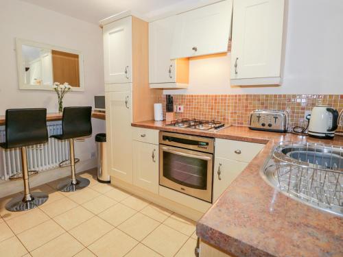 3 School View Ulverston - image 2