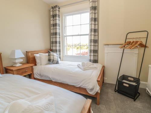 Coquet View Apartment - image 4