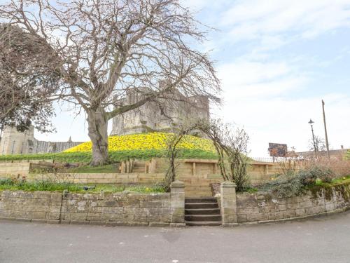 Coquet View Apartment - image 9
