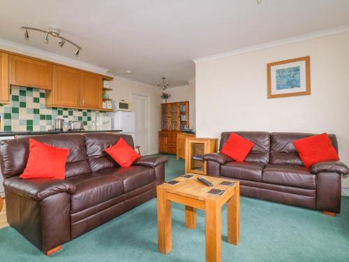 Yellow Sands Apartment 5 - main image