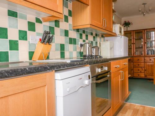 Yellow Sands Apartment 5 - image 5