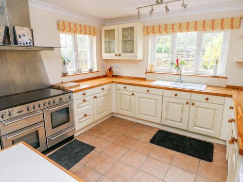 Cheriton Villa - image 3