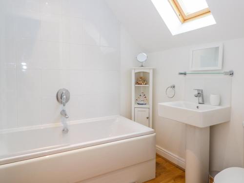 Bayside Cottage - main image