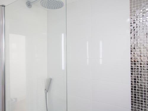 1 Lyndhurst - image 2