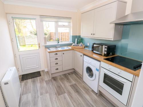 Cranford Cottage - image 6
