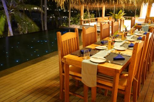 Restaurant, Island Luxury Fulhadhoo Boutique Hotel in Goidhoo Atoll