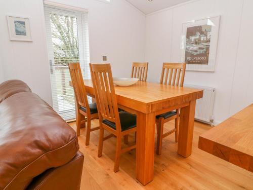 8 Lake View - image 10