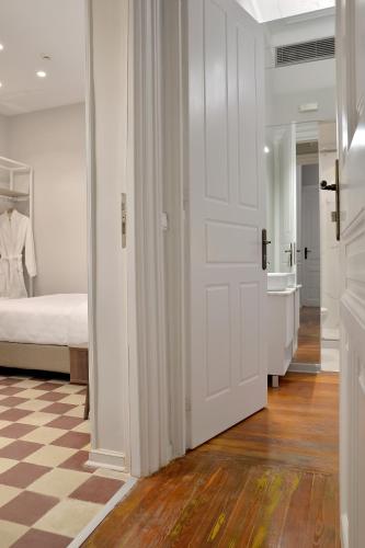 1900 ATHENIAN HOUSE - image 4