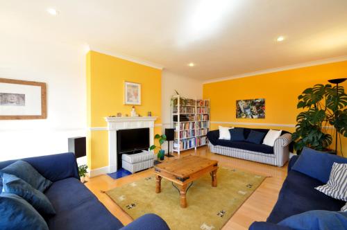 Veeve - Bright & Beautiful, St Johns Wood, London