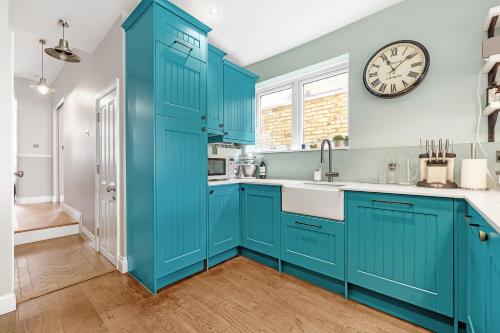 Veeve - Clapham Fairytale - image 12