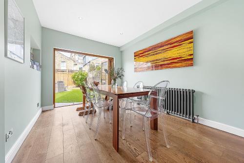 Veeve - Clapham Fairytale - main image
