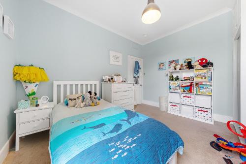 Veeve - Clapham Fairytale - image 3