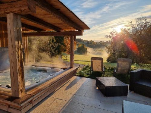 Wohlfuehloase am Trausdorfberg mit Sauna/Whirlpool photo 1
