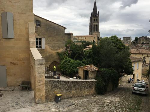 LA MAISON D'ARTISTE gîte à louer Saint-Sulpice-de-Faleyrens