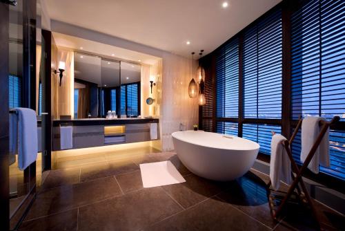 room detail thumbnail 2