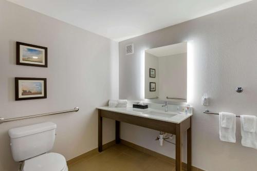 Comfort Inn - main image