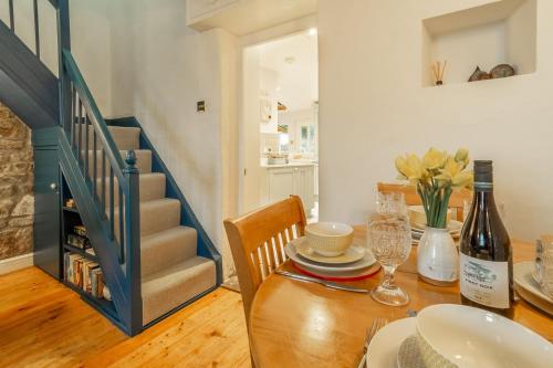July Cottage - image 2
