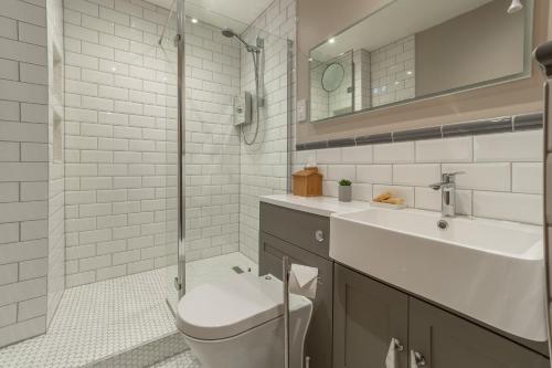 July Cottage - image 11
