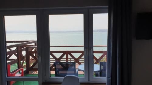 O.W. MEGA nad jeziorem - image 5