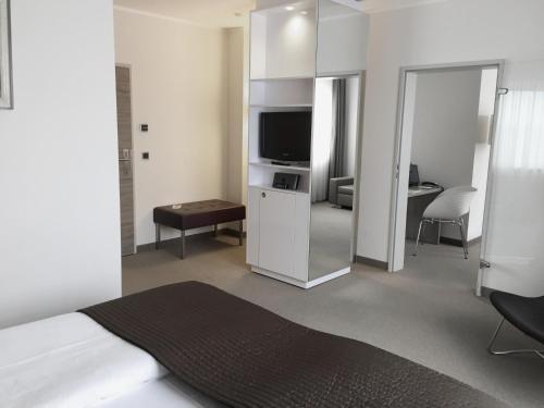 Hotel Schweizer Hof - image 11