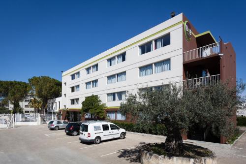 B&B HOTEL Nîmes Ville Active, parking sécurisé gratuit