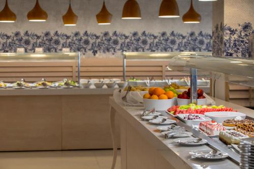 Odessa Beach Hotel - image 7