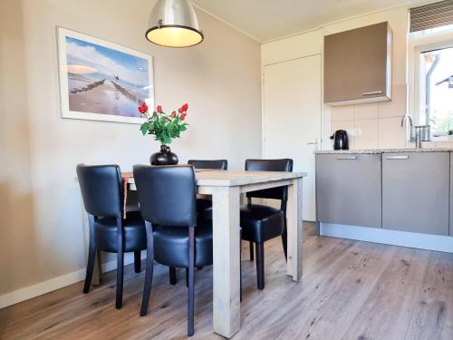 Konyha, Vakantiehuis de Strandloper Serooskerke Se08 in Serooskerke (Zeeland)
