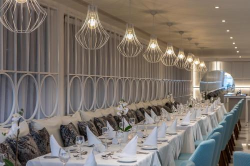 Odessa Beach Hotel - image 4