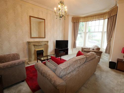 Garth House Apartment 1 - image 6