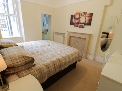 Garth House Apartment 1 - image 9