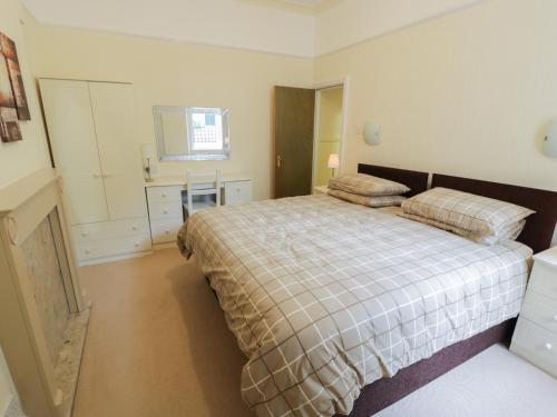 Garth House Apartment 1 - image 11