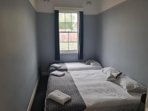 Kearsley Hotel Room Type - Queen and Single