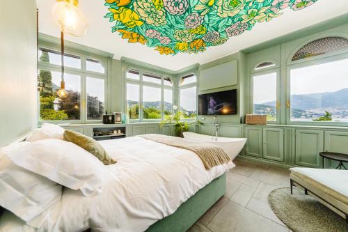 1 king bed, 1 sofa bed