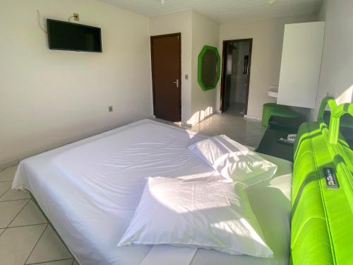 Double Room image 3