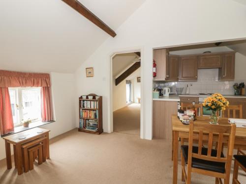 The Old Dairy Loft Pembroke - image 8
